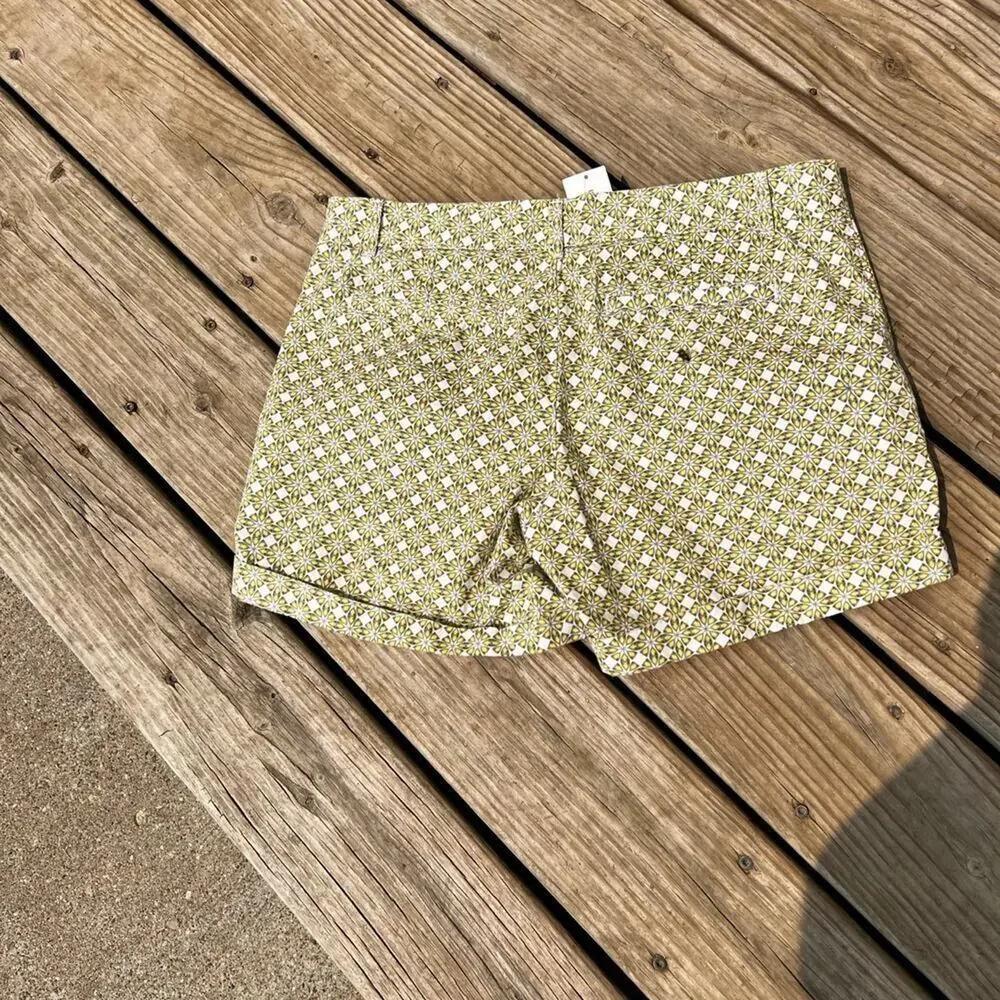 Banana Republic Off White with Yellow/Tan Print, Shorts,  Women's size 4--NWT